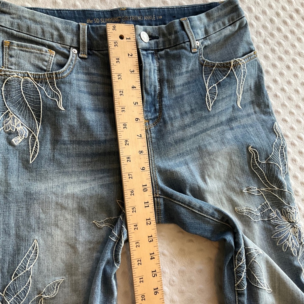 Chico's So Slimming Girlfriend Ankle Jeans Women 1.5 Blue Floral Embroidered - Picture 5 of 9